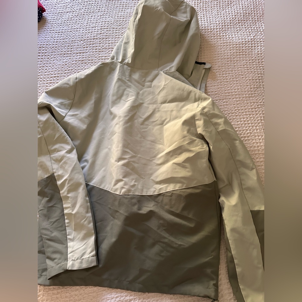 Windbreaker - Picture 3 of 3